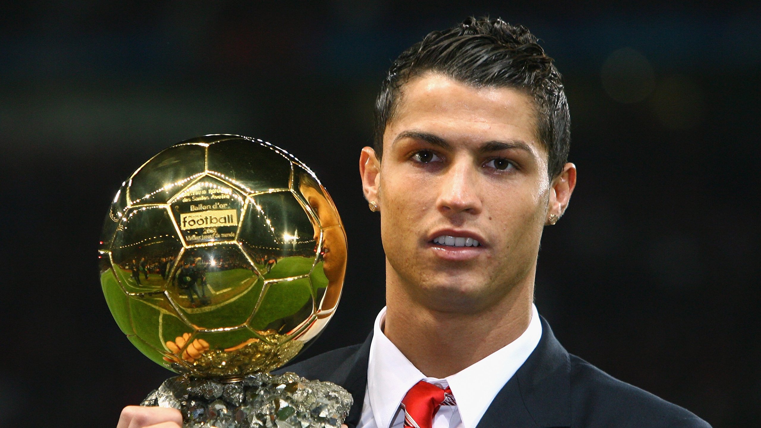 巴萨水货逆袭史诗，金球先生荣耀加身，巴萨包揽金球前三